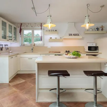 펜션 Stella Maris 수두라드