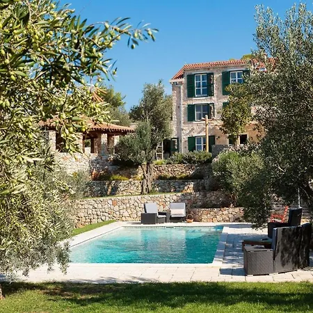 Stella Maris 펜션 수두라드